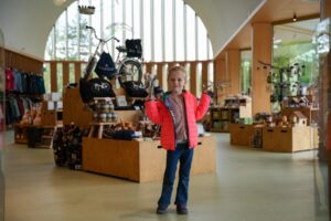 Meisje in Parkwinkel in Park Paviljoen