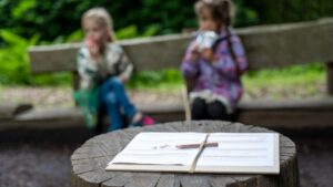 kinderen eten en drinken zomerspeurtocht Kasteel Cannenburch