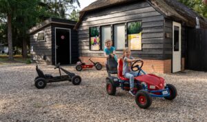 Kinderen skelters Vakantieoord Het Lorkenbos