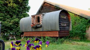 Overnachten in Pipowagen De Kruiponder Boerderij Mossel