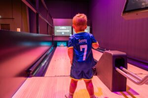 Kindje in Funzone bowlen bij @ The Park Bospark Ede