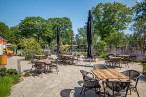 @ The Park Bospark Ede terras met zicht op speeltuin