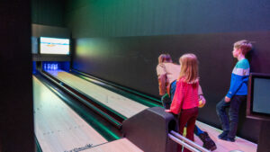 Bowlingbaan bij The Park Bospark Ede met gezin