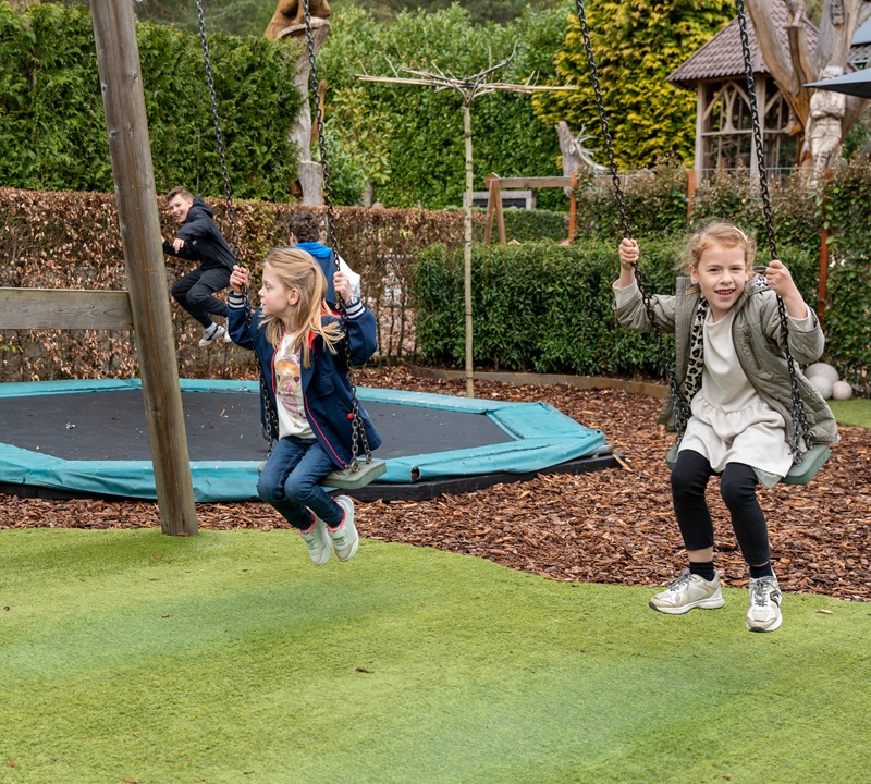 Beeldentuin Garderen spelen met kinderen
