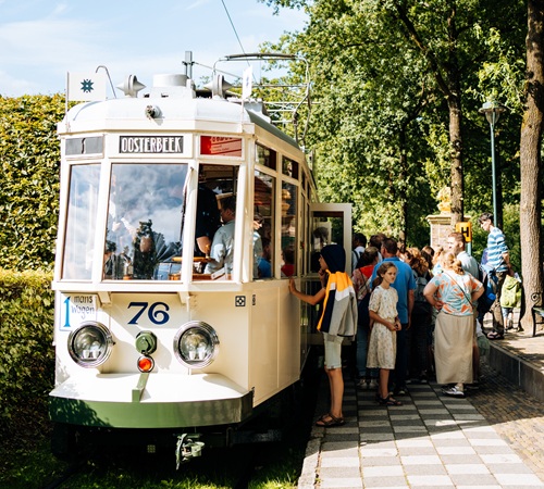 Volgende Halte: Stap in de historische tram bij het Openluchtmuseum