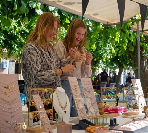 Pinkstermarkt in Elburg 25 mei 2026