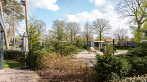 Uitzicht vanaf vakantiewoning Bosvilla Vakantiepark Ackersate met kinderen