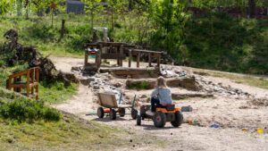 inclusieve speeltuin op woonzorgpark De Hartenberg bij Theehuis De Roek